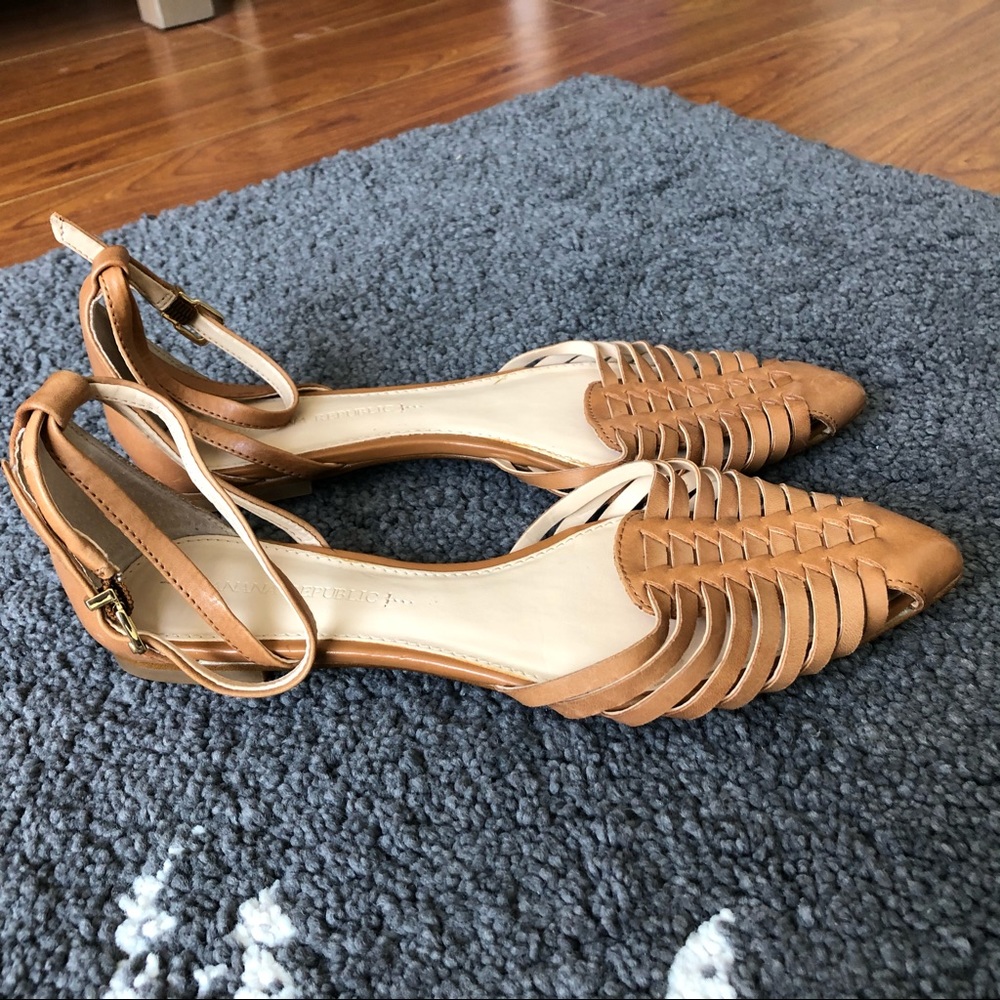 Banana Republic Flats/Sandal